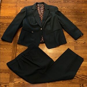 Dark Green Two-Piece Blazer & Trousers with Leopard Lining